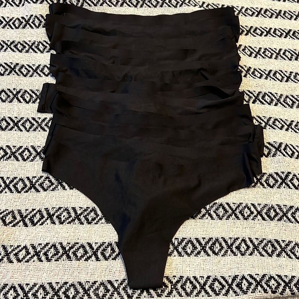 Black seamless thong bundle